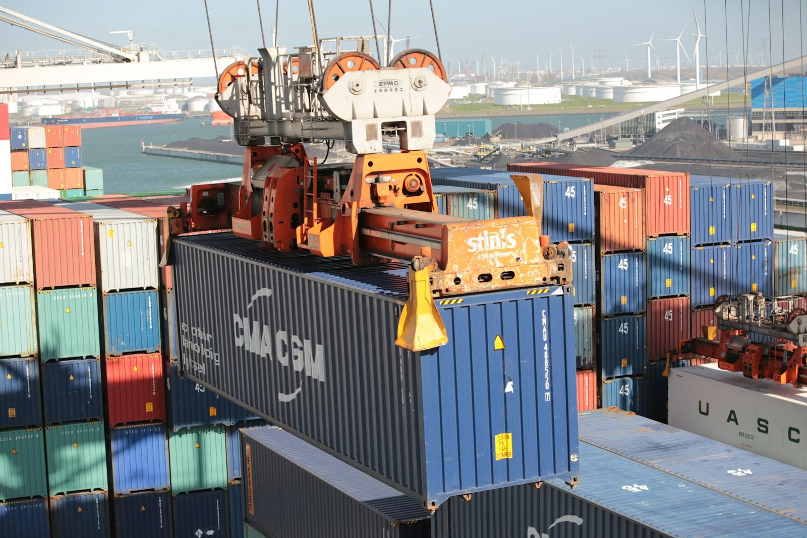 Cargo-shipping-yard